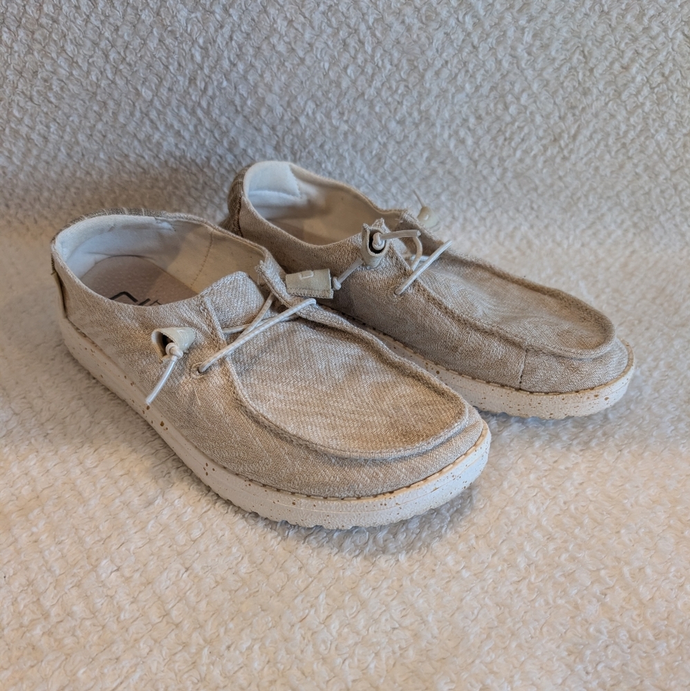 Women's Hey Dudes Size 6